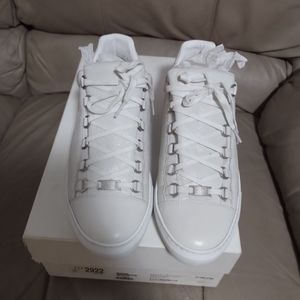 Balenciaga area low